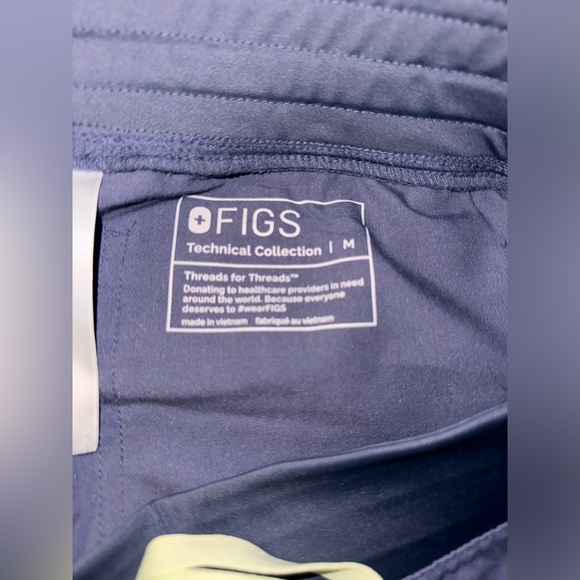 FIGS SCRUB SET - Picture 10 of 14